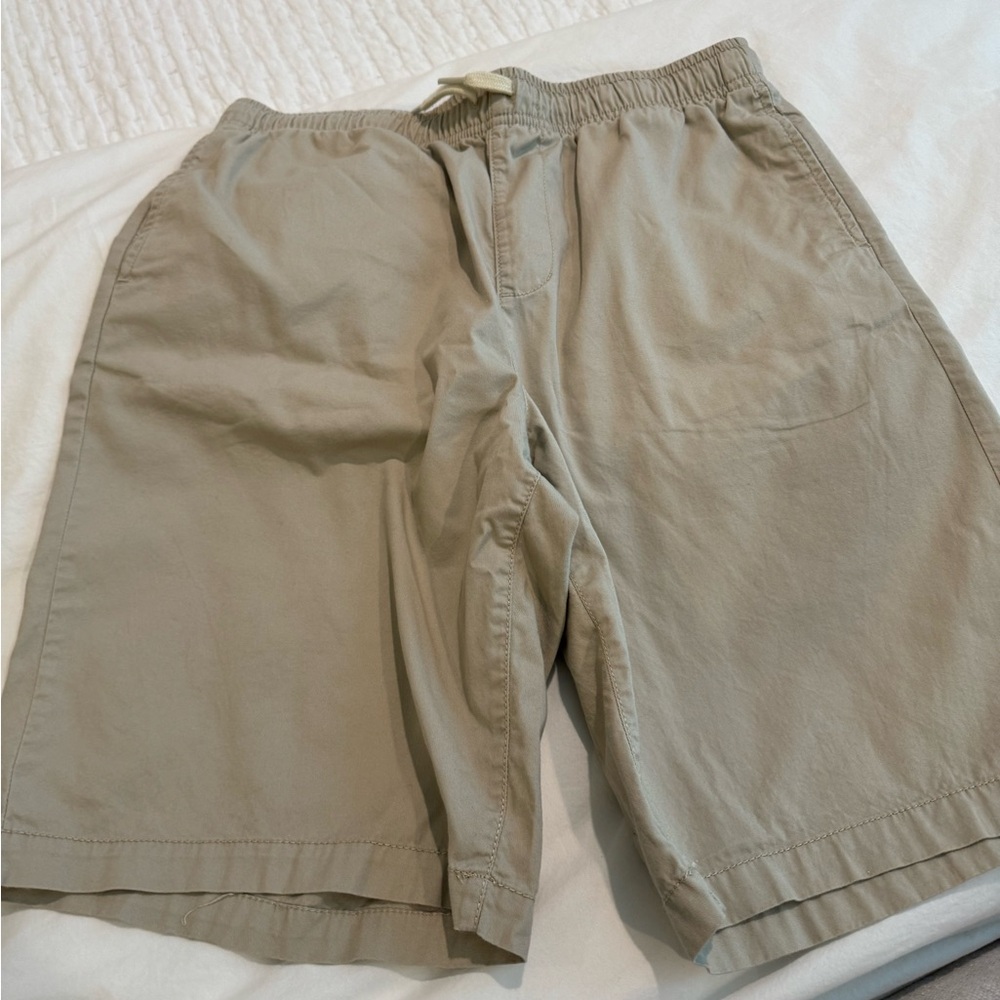 Old Navy khaki shorts size 18